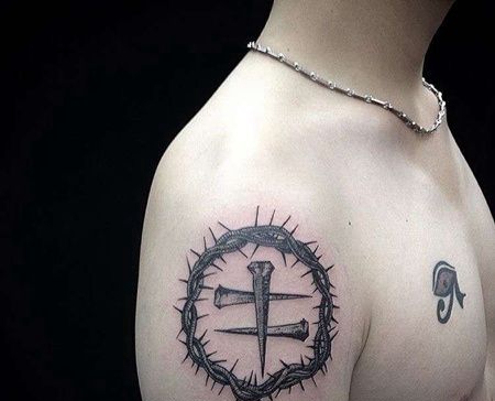 Old School大臂钉子纹身图案