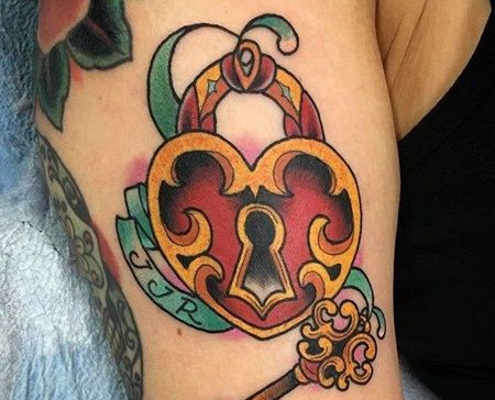 Old School大臂锁纹身图案