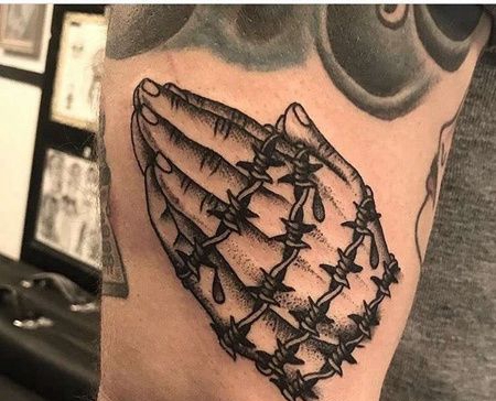 Old School大臂手铁蒺藜纹身图案