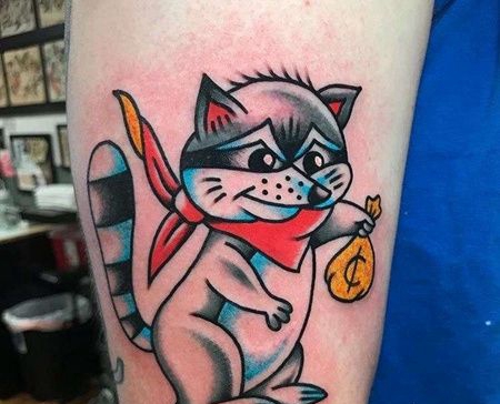 Old School大臂浣熊纹身图案