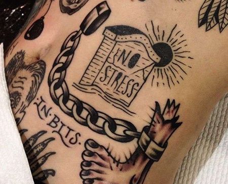 Old School侧腰铁链纹身图案