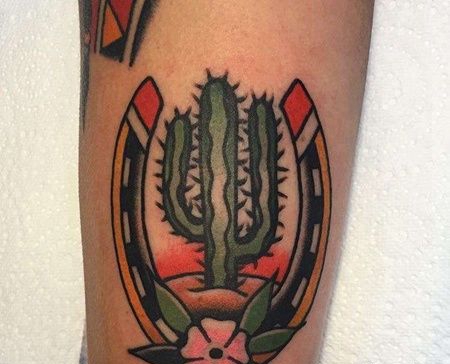 Old School大腿马蹄铁仙人掌纹身图案