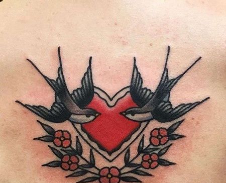 Old School后背燕子纹身图案