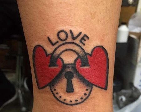 Old School小腿锁纹身图案