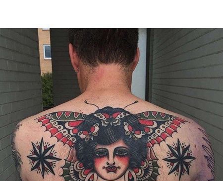 Old School后背蝴蝶女人纹身图案