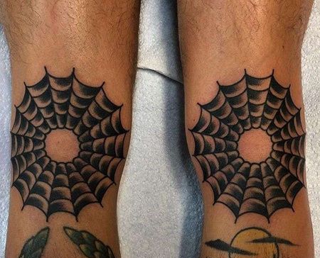 Old School胳膊蜘蛛网纹身图案