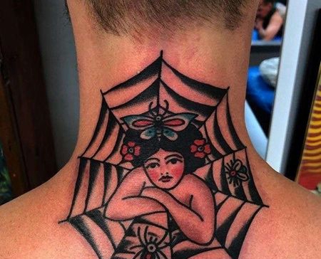 Old School后颈女人纹身图案