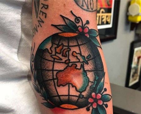 Old School小臂地球纹身图案