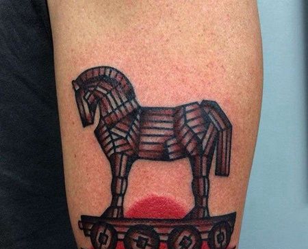 Old School大臂木马纹身图案