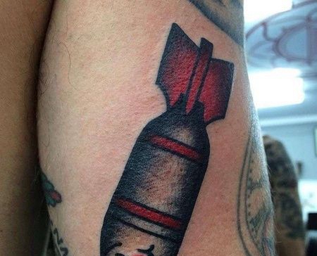 Old School大腿导弹纹身图案