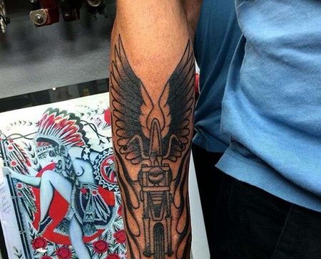 Old School小臂摩托车纹身图案