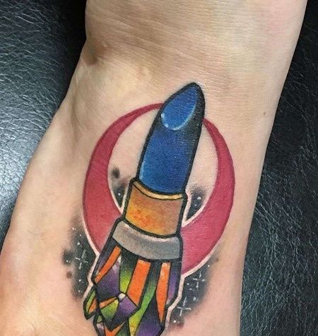 New School脚背口红纹身图案