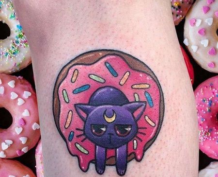 New School小腿甜甜圈猫纹身图案