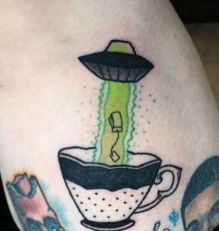 New School大腿杯子飞碟纹身图案