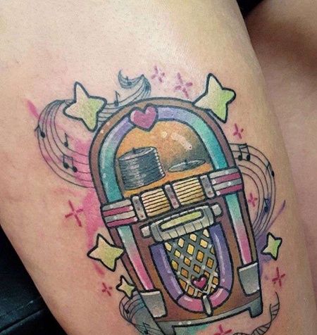 New School大腿唱片机纹身图案