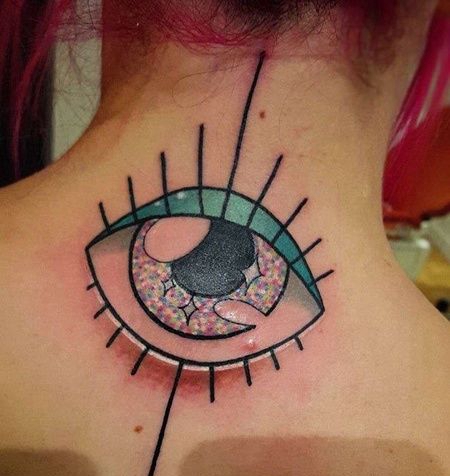 New School后背眼睛纹身图案