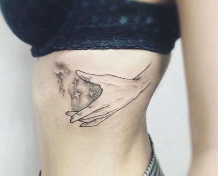 点刺侧腰手纹身图案