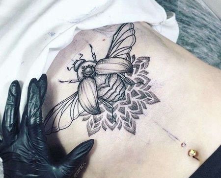 点刺腹部昆虫纹身图案