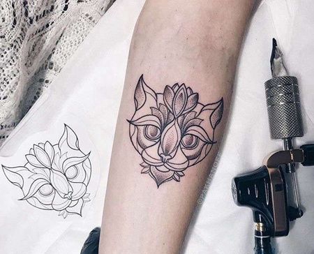 几何小臂猫纹身图案