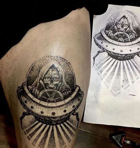 点刺大腿飞碟纹身图案