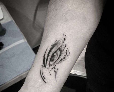 点线小臂眼睛纹身图案