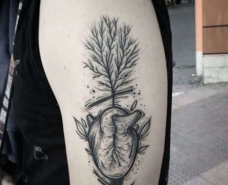 点线大臂心脏纹身图案