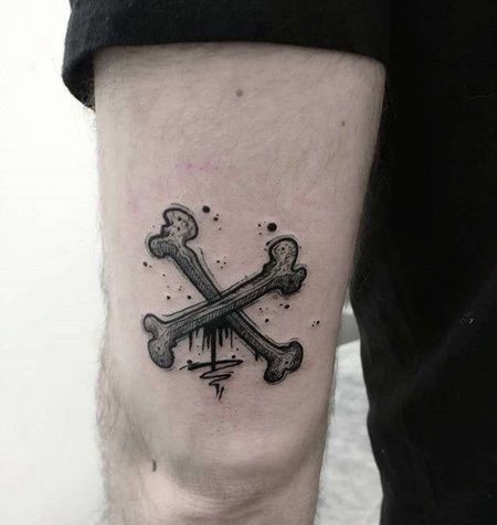点线大腿骨头纹身图案