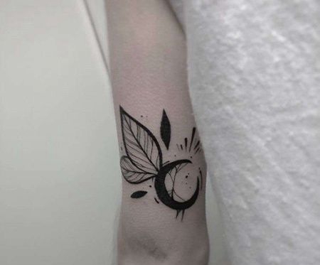 泼墨大臂月亮纹身图案