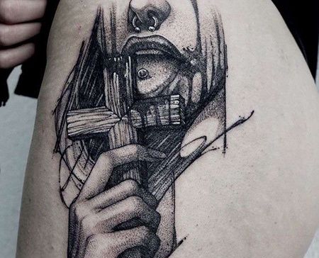 点线大腿人像纹身图案