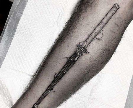 写实小腿木剑纹身图案