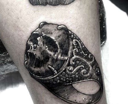 写实小臂戒指纹身图案