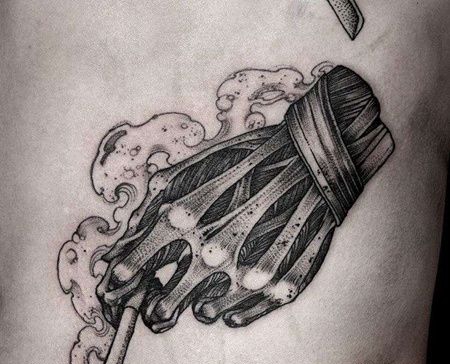 点线腹部手纹身图案