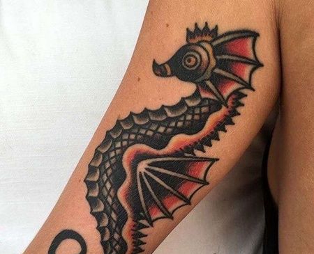 Old School大臂海马纹身图案