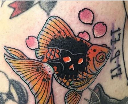 新传统大腿金鱼纹身图案