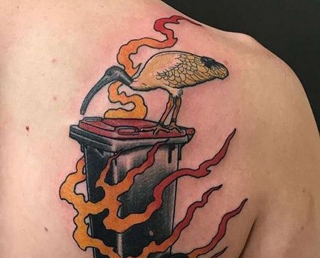 New School后背鹤垃圾桶纹身图案