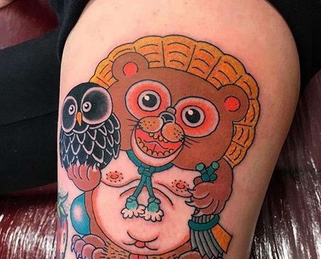 日式大腿浣熊纹身图案