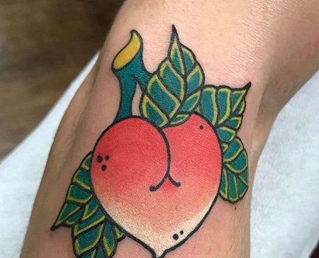 日式小臂桃子纹身图案