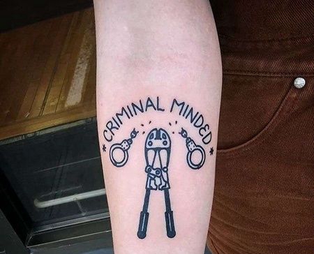 Old School小臂钳子纹身图案