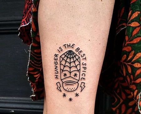 Old School小腿蜘蛛网纹身图案