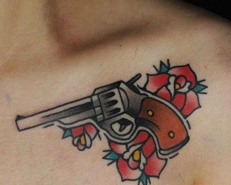 Old School锁骨枪纹身图案