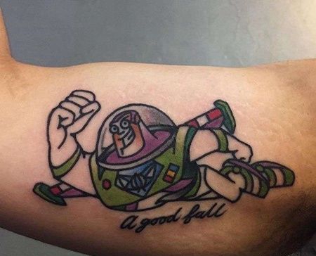 Old School大臂巴斯光年纹身图案