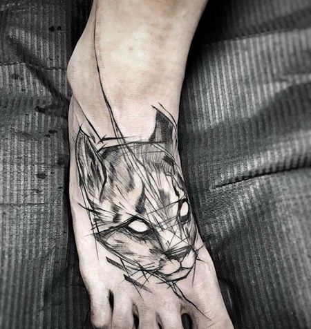 线条脚背猫纹身图案