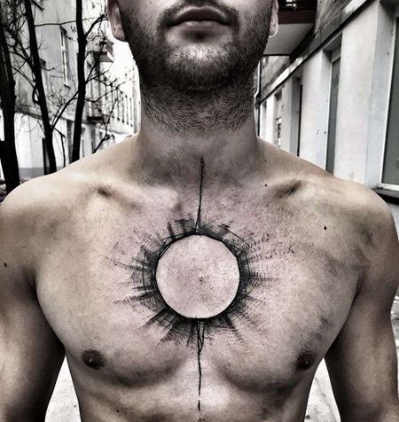 线条前胸太阳纹身图案