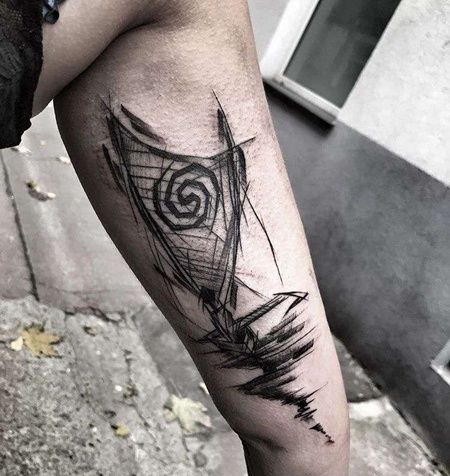 线条大臂灯塔纹身图案