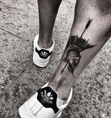 线条小腿头盔纹身图案