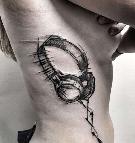 线条侧腰耳机纹身图案