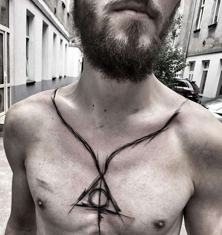 线条前胸死亡圣器纹身图案