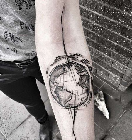 线条小臂地球纹身图案