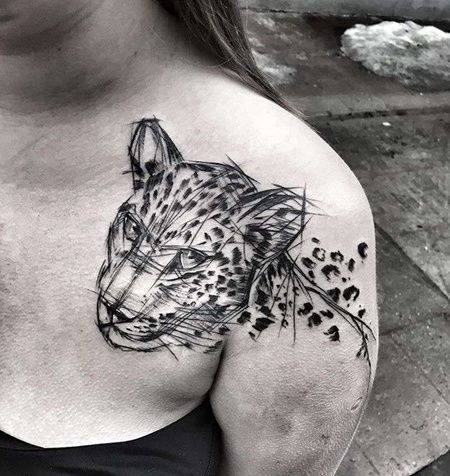 线条锁骨豹子纹身图案