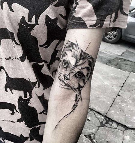 线条胳膊猫纹身图案